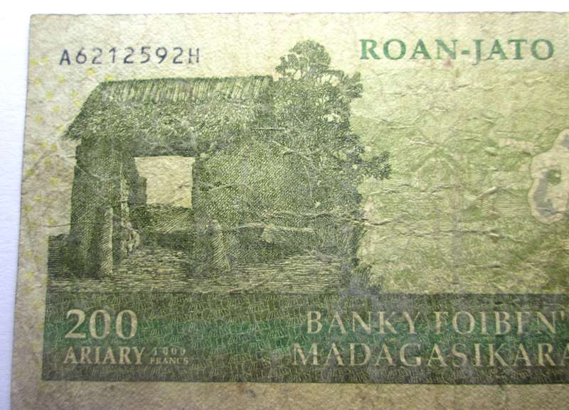 1992 - 2010 Madagascar 1000 Francs Serial Nr A6212592H