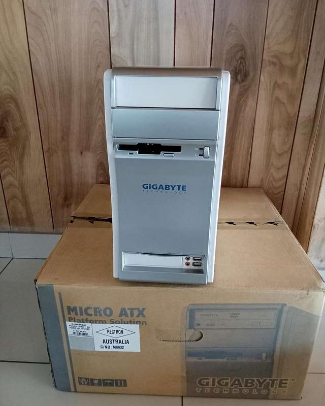 GIGABYTE MICRO ATX CASE WITH 300W PSU SOLID CASE