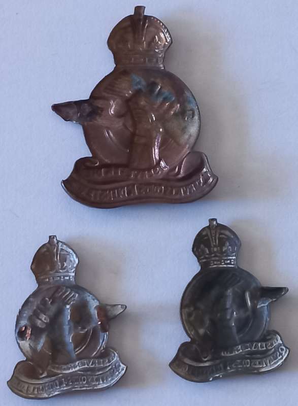 SA ARMY Q SERVICES CAP AND COLLAR BADGES