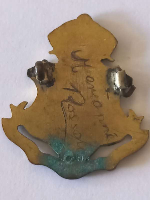 BADGE CONVENT OR SCHOOL UNKOWN. "AVE LORETO AVE"