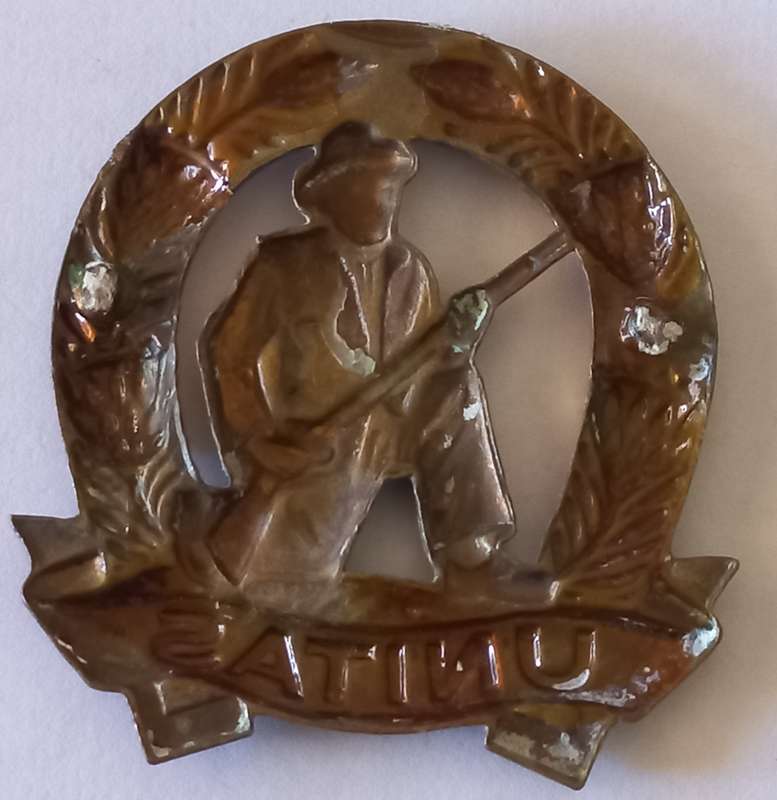 SANDF PRE 94-BRASS COMMANDO CAP BADGE