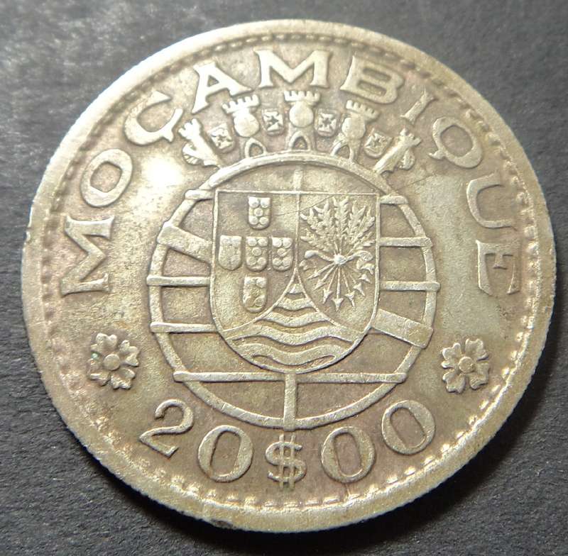 Colonial Mozambique, Silver 20 Escudos of 1952