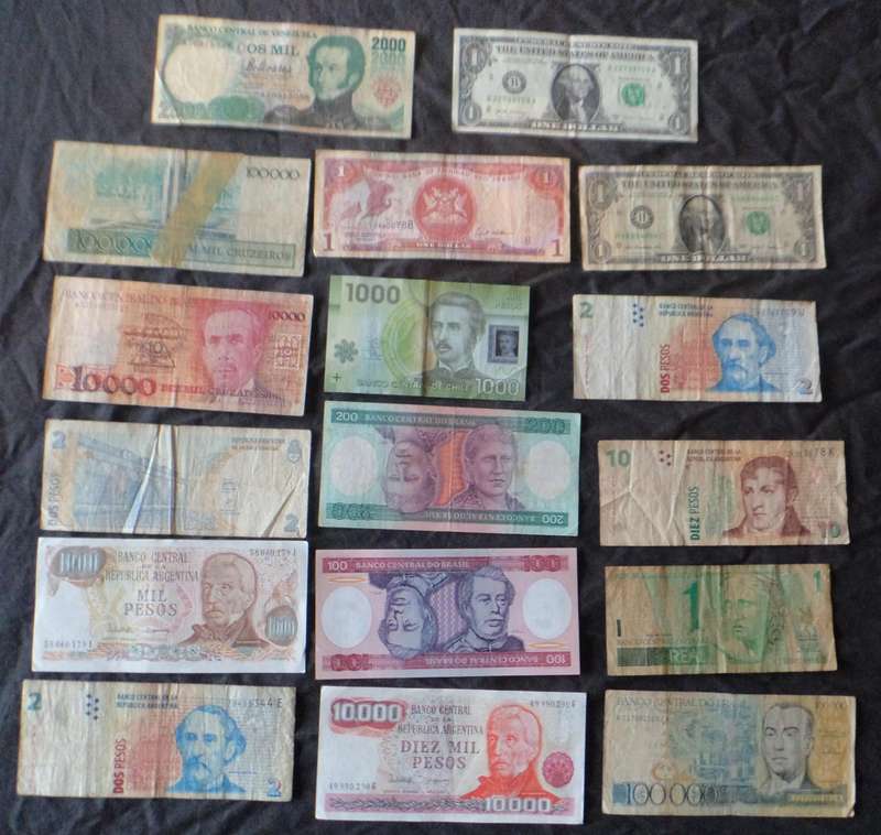 Collection of 17 Banknotes from North & South America