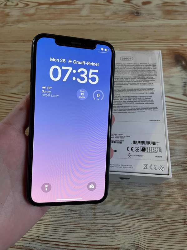 iPhone XS 256GB with box