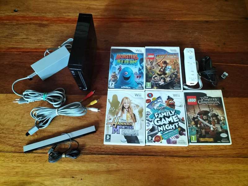 Wii console black with X6 Wii games (Wii)