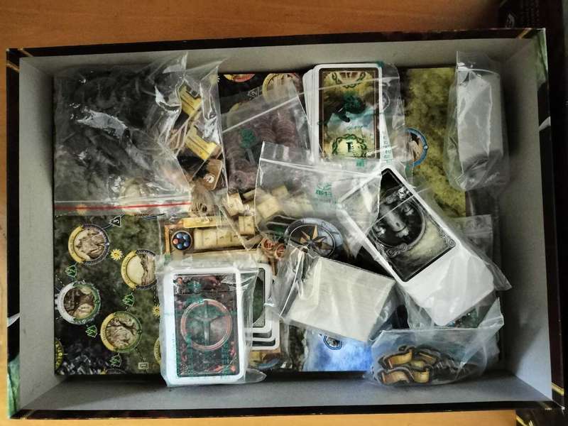 Middle earth quest (Lord of the Rings) Boardgame - Rare find
