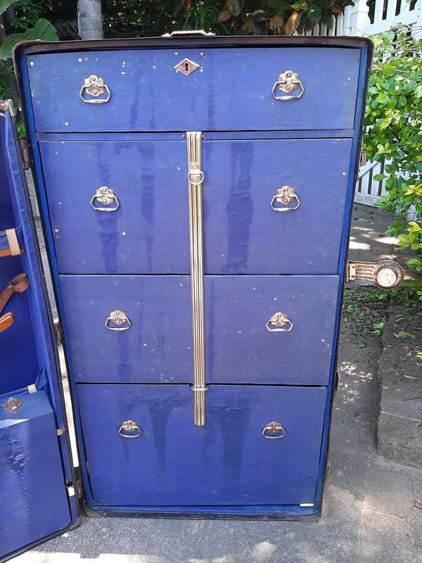 Steamer vintage trunk from 1910, everything original