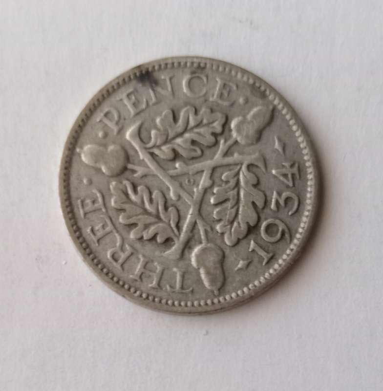 GREAT BRITAIN  - 3 Pence Silver coin  1934 - Fine Condition