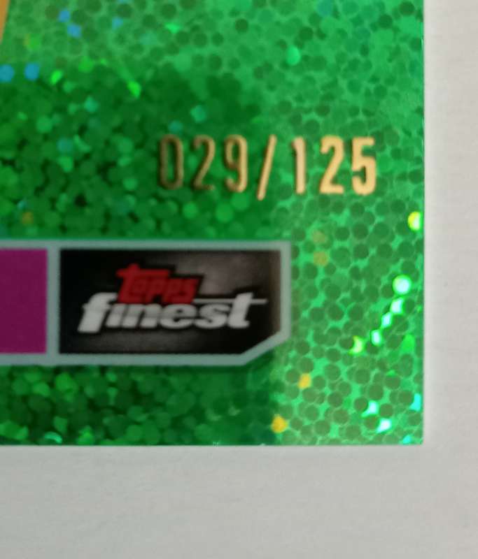 MATTHIJS DE LIGT - TOPPS FINEST Road/Euro 2024 - GREEN CHROME TRADING CARD 20 of 125