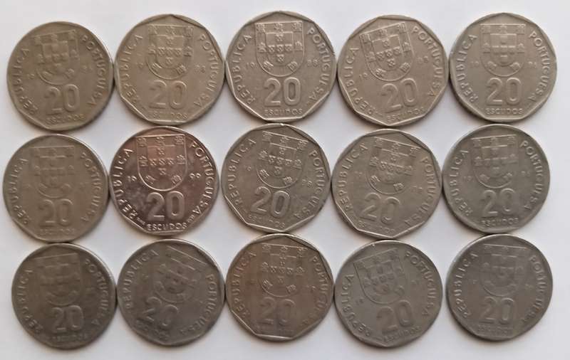 PORTUGAL - LOT of 15 20 Escudos Coins - Various years - Fine Condition