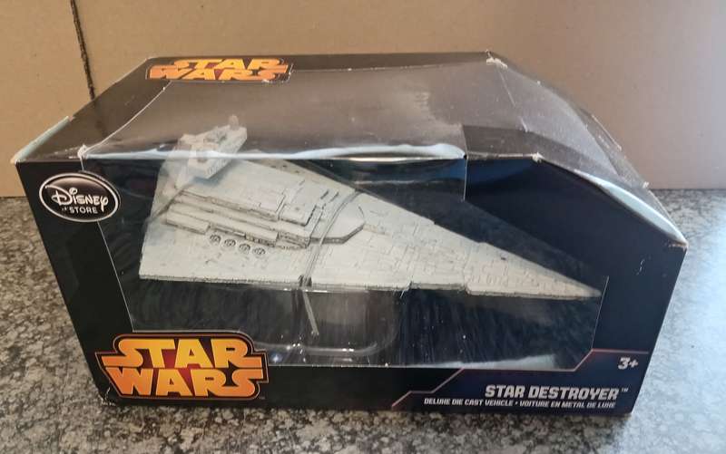 STAR DESTROYER - DISNEY STORE STAR WARS DE LUXE DIE CAST MODEL 4141-W SEALED