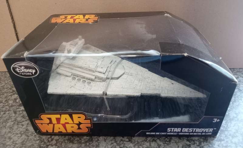 STAR DESTROYER - DISNEY STORE STAR WARS DE LUXE DIE CAST MODEL 4141-W SEALED