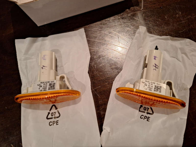 Suzuki Jimny Gen4 GLX side indicator markers