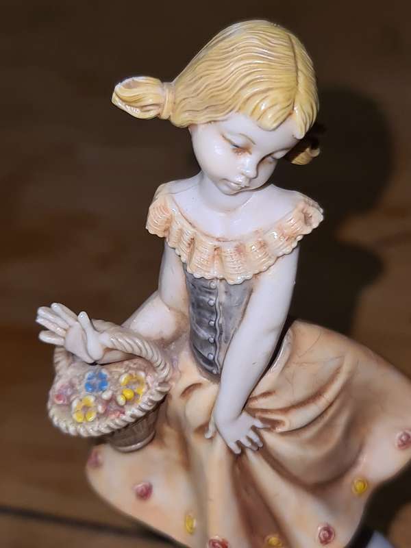 Depose Italy Figurine
