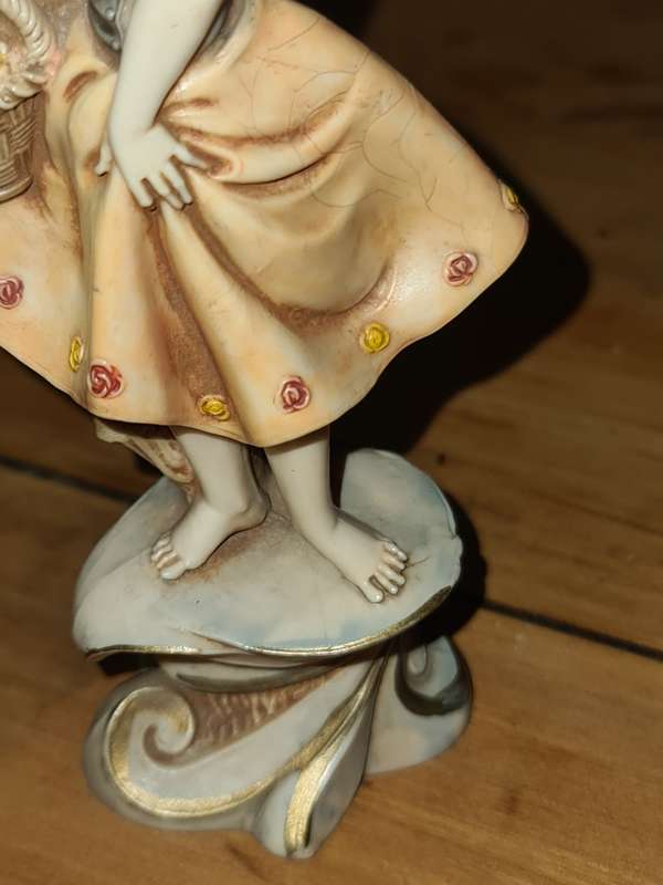 Depose Italy Figurine