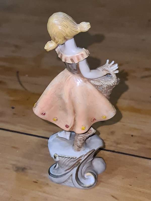 Depose Italy Figurine