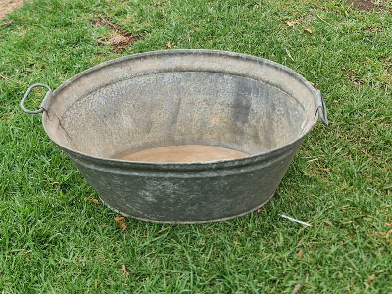 Vintage zink bath