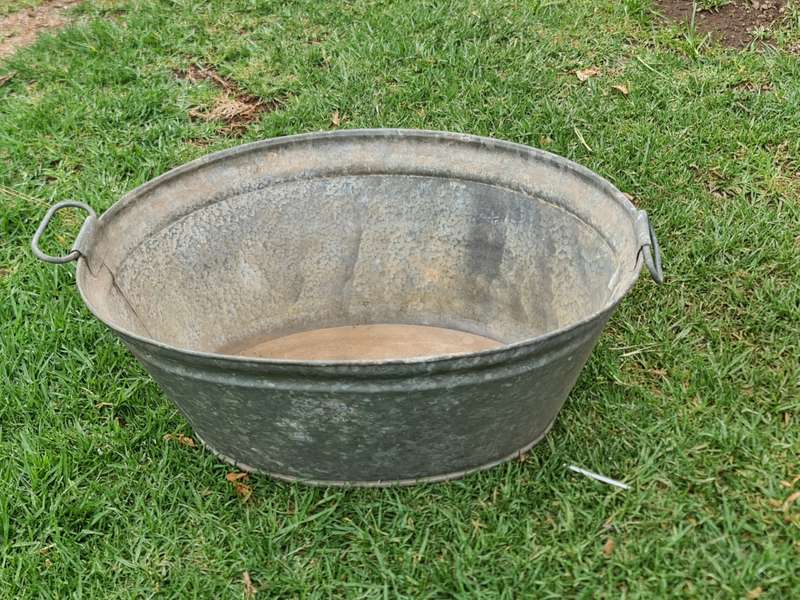 Vintage zink bath