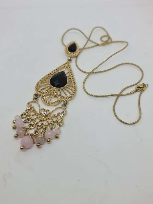 Pretty gold tone necklace