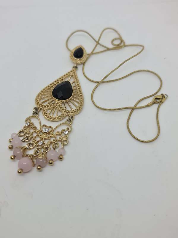 Pretty gold tone necklace