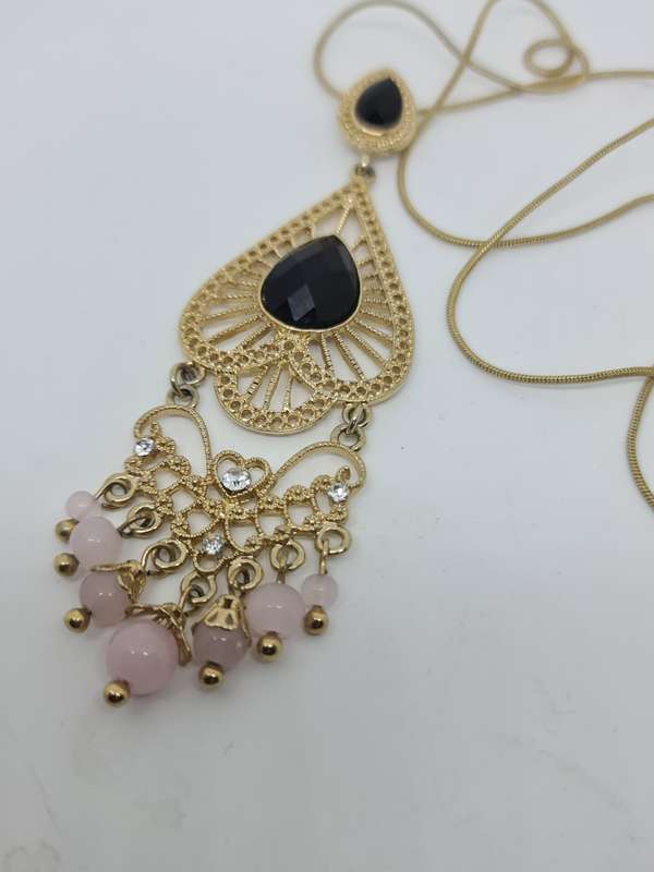 Pretty gold tone necklace
