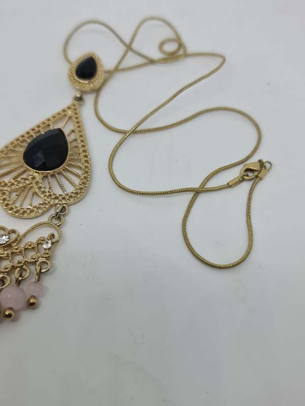 Pretty gold tone necklace