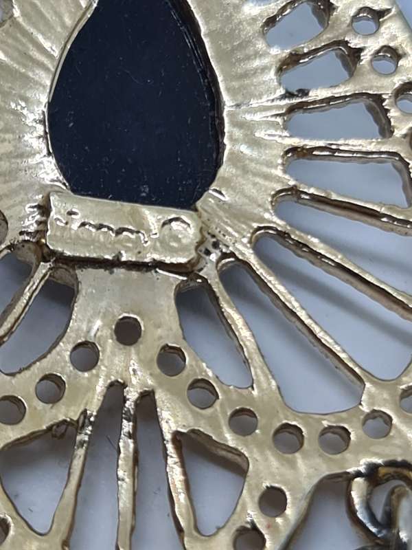 Pretty gold tone necklace