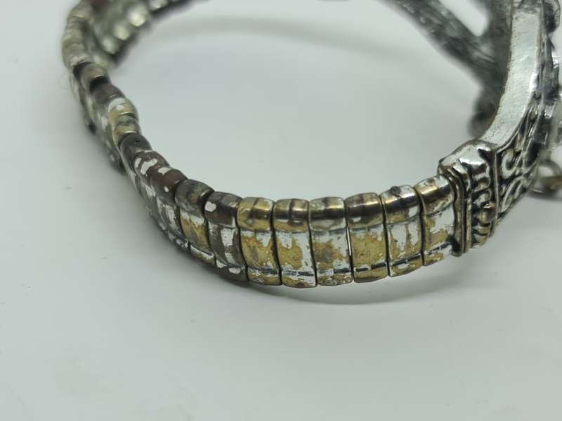 Vintage inspired crystal floral flex bracelet with daisy flower crystal ring attached