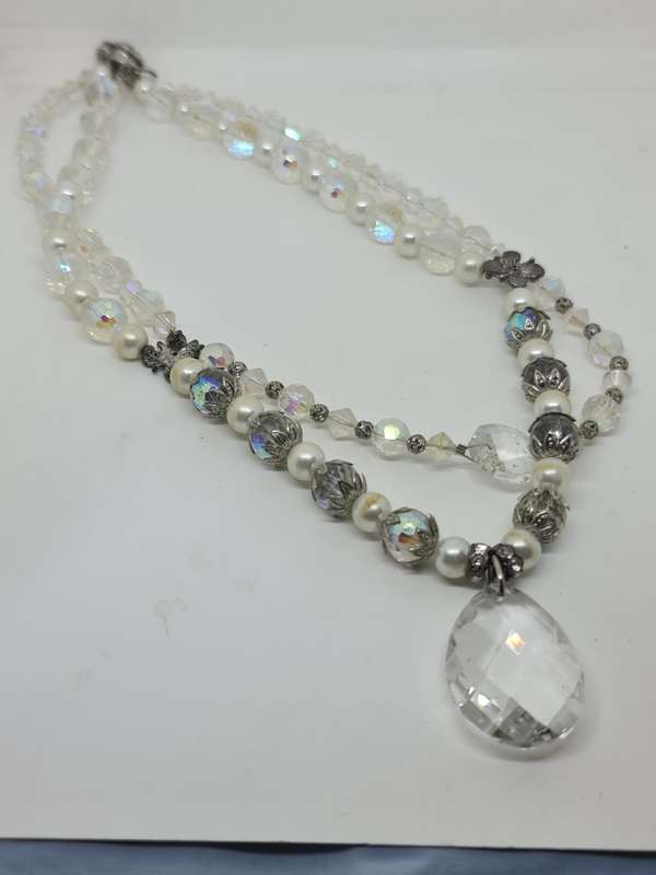 Crystal style necklace