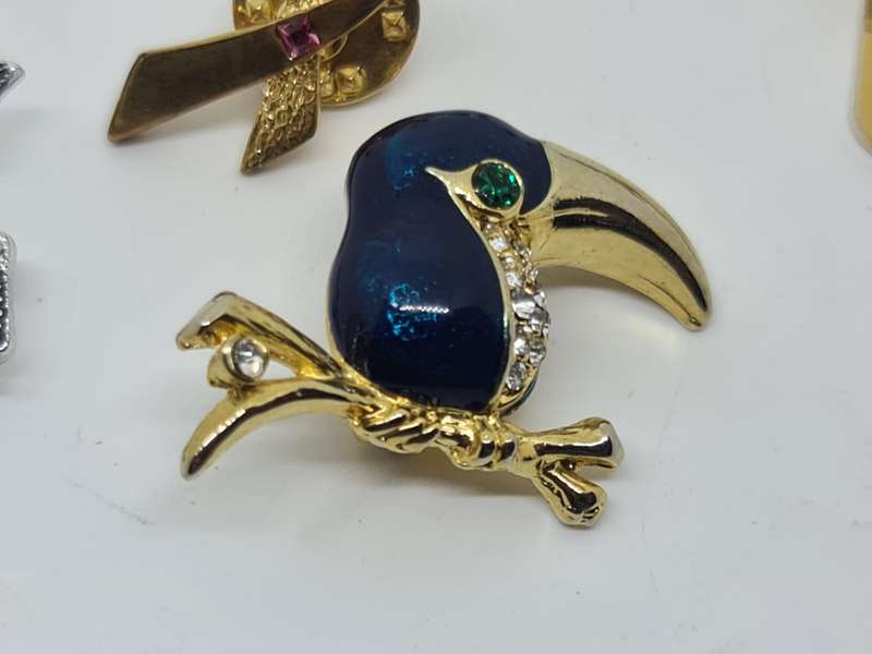 Pins & Brooches