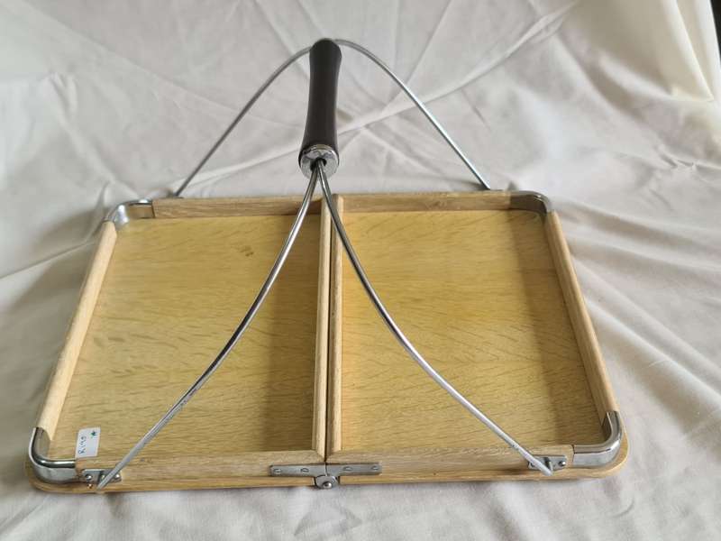 Wood en Chrome fold up serving tray