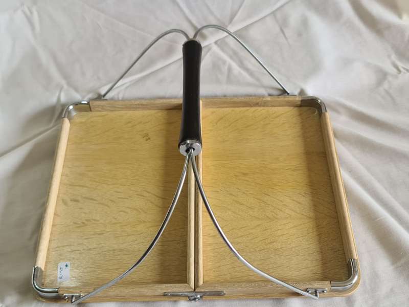 Wood en Chrome fold up serving tray