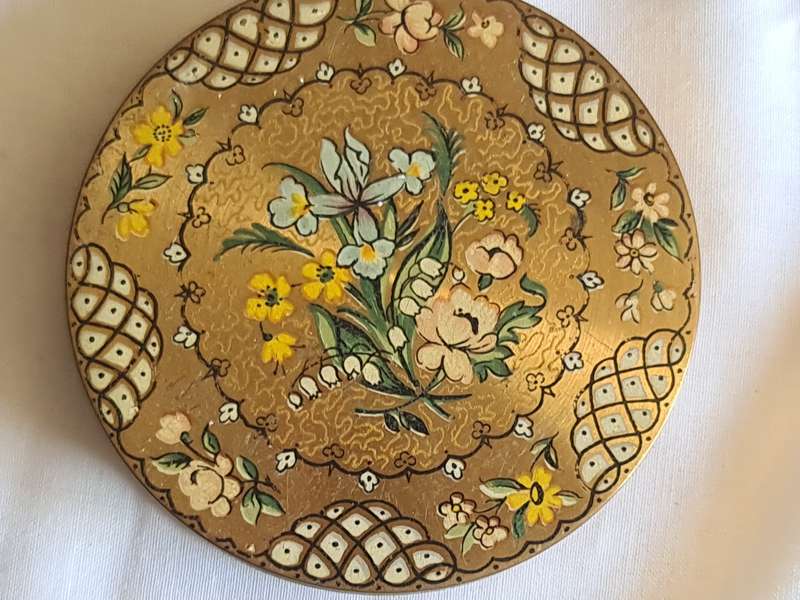 Vintage powder Compact