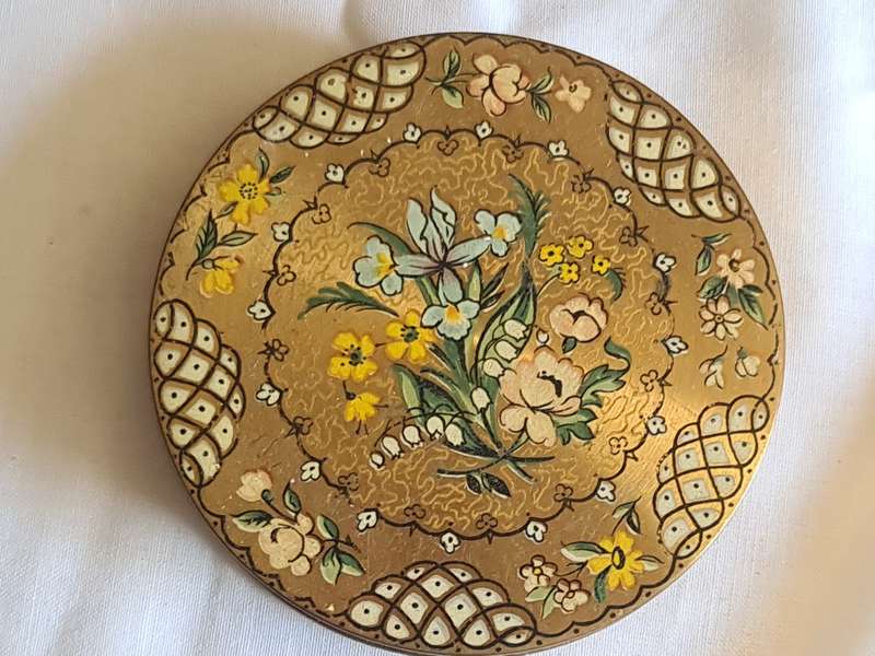 Vintage powder Compact