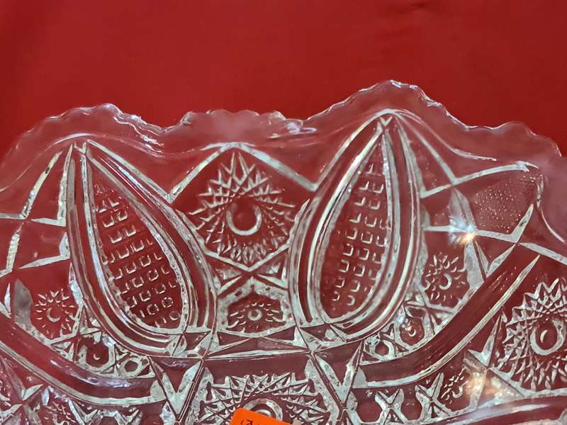 Glass serving bowl