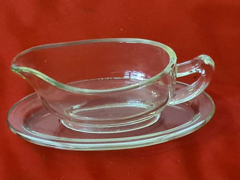 Pyrex Sauce boat and saucer