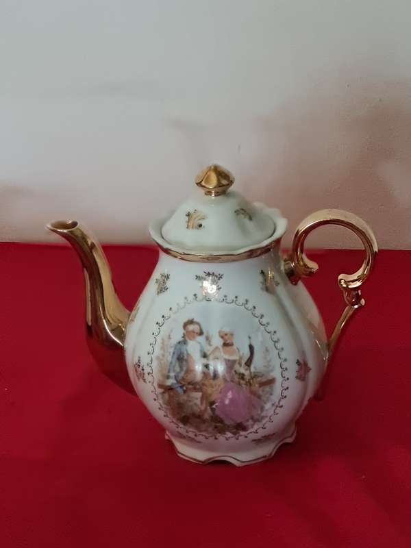 Victorian Style - x6 cup Tea pot