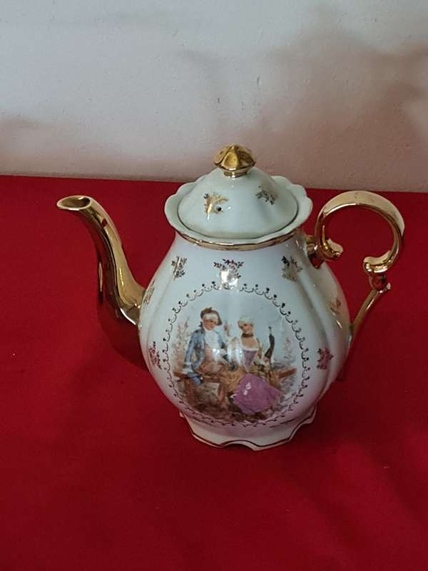 Victorian Style - x6 cup Tea pot