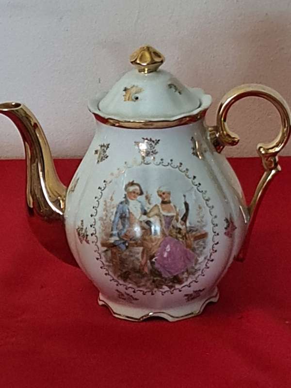 Victorian Style - x6 cup Tea pot