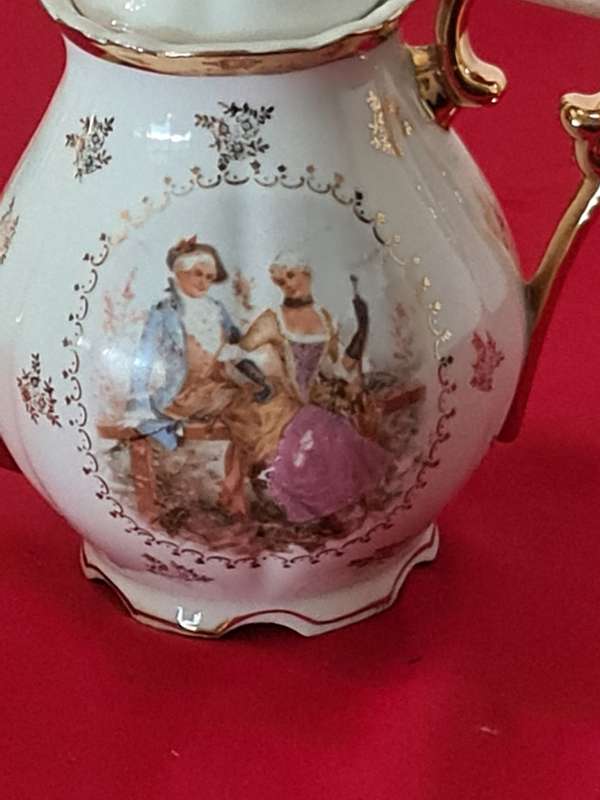 Victorian Style - x6 cup Tea pot