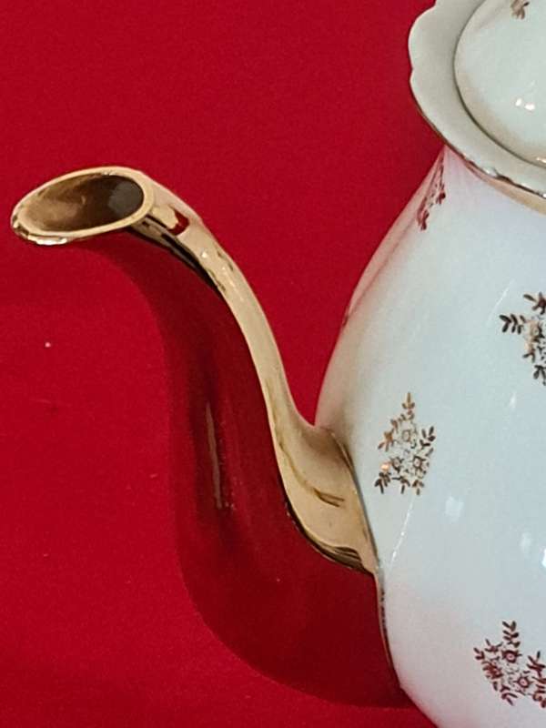Victorian Style - x6 cup Tea pot