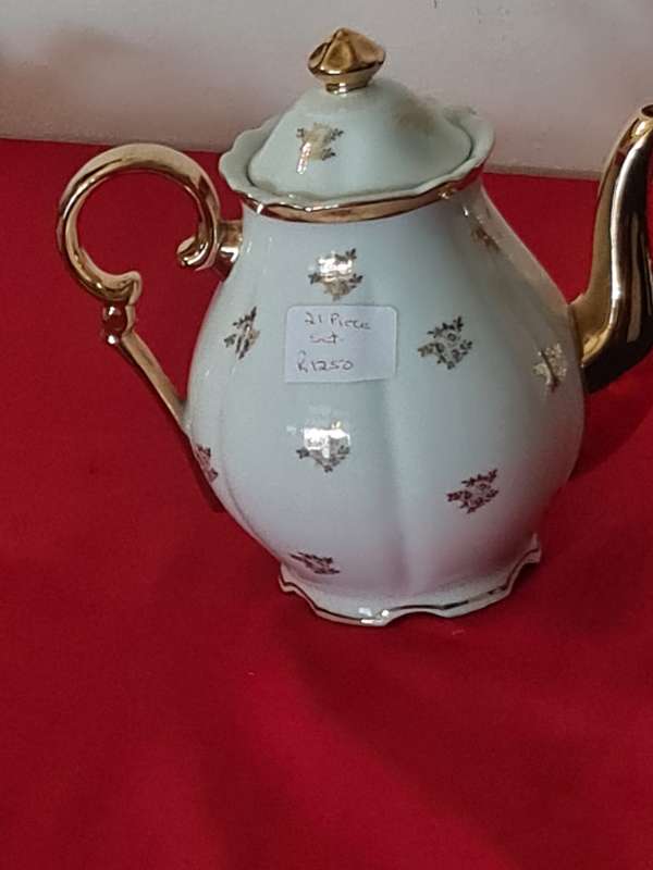 Victorian Style - x6 cup Tea pot