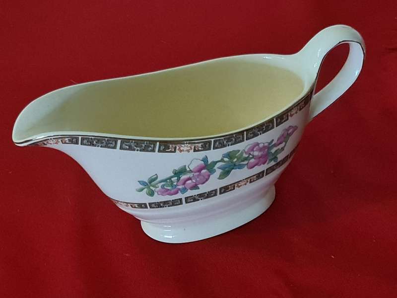 New Hall Hanley, Staffordshire England Sauce boat