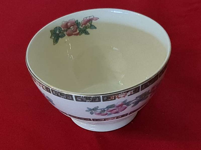 New Hall Hanley, Staffordshire England Sugar Bowl (a)