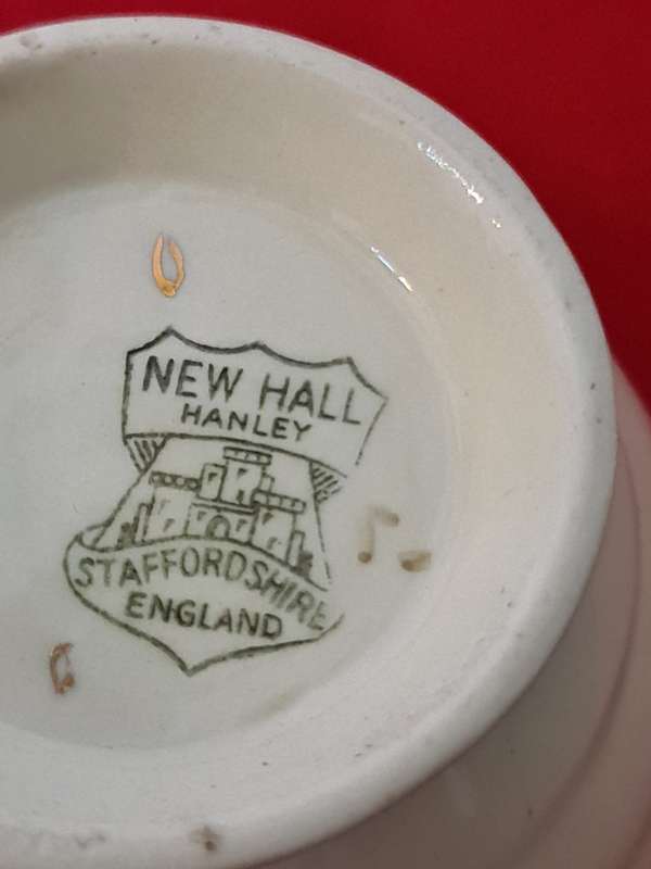 New Hall Hanley, Staffordshire England Sugar Bowl with lid