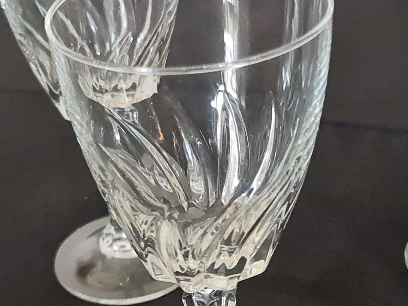 x5 Lumenarc Red wine glasses