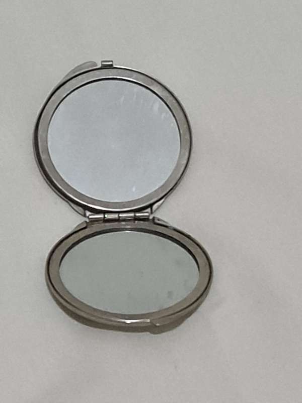 Vintage compact style mirror