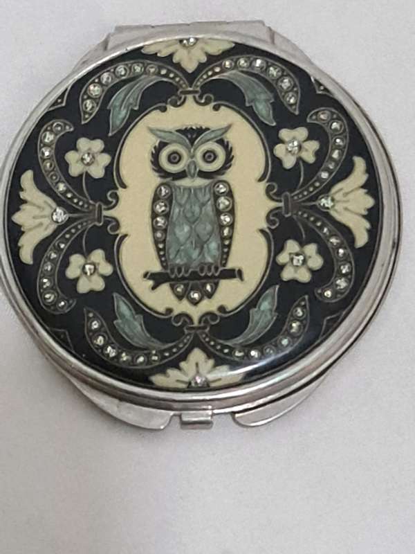Vintage compact style mirror