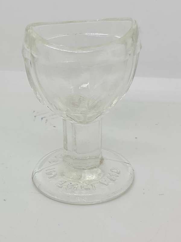 X3 Glass Eye Baths and x1 Plastic