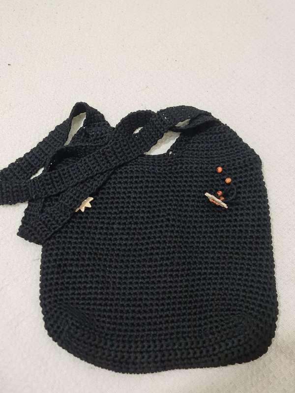 Summer crochet bag with flowers